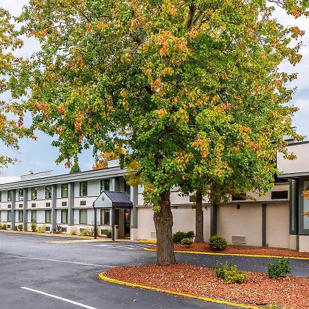 Clarion Inn Belle Vernon Екстер'єр фото