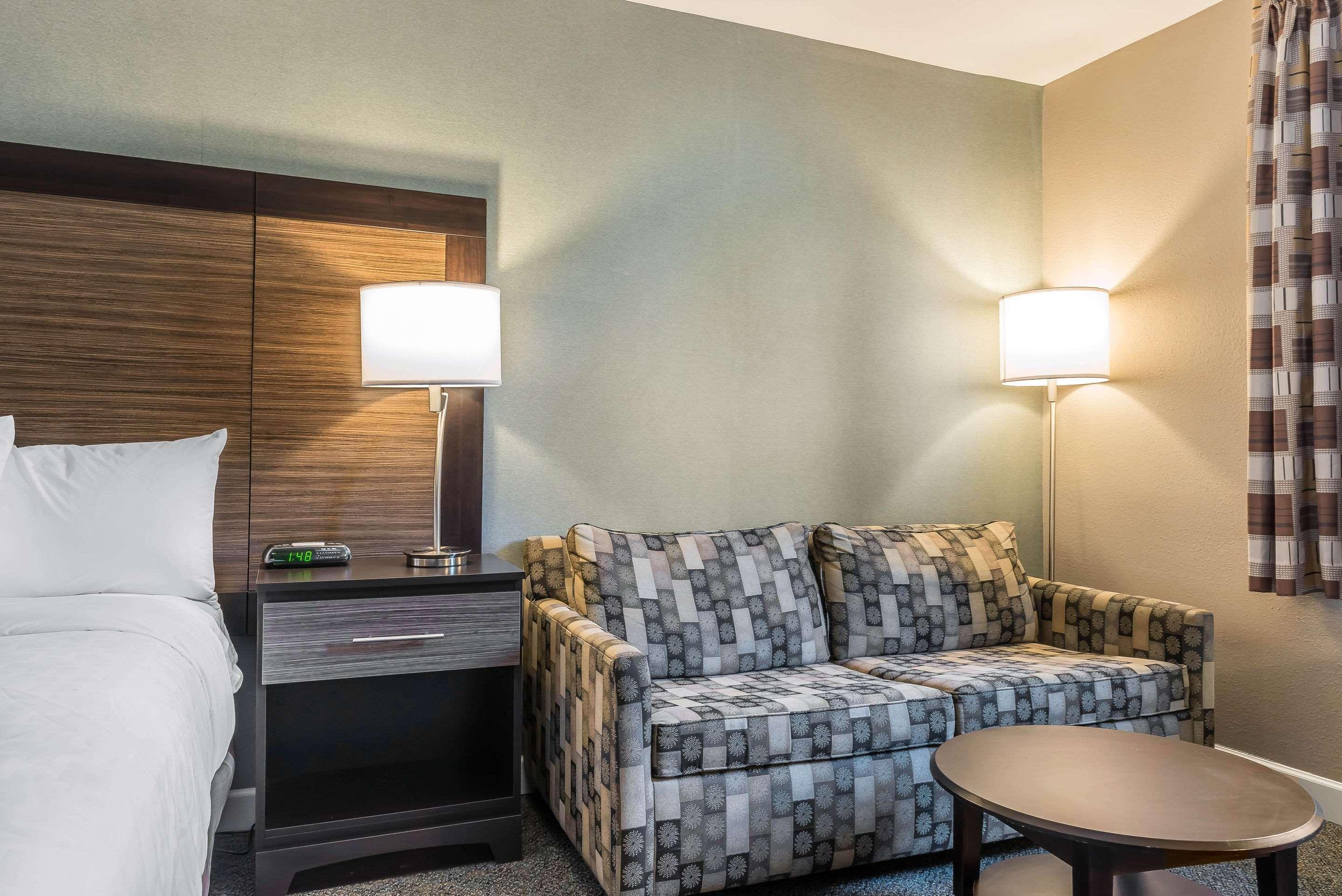 Clarion Inn Belle Vernon Екстер'єр фото