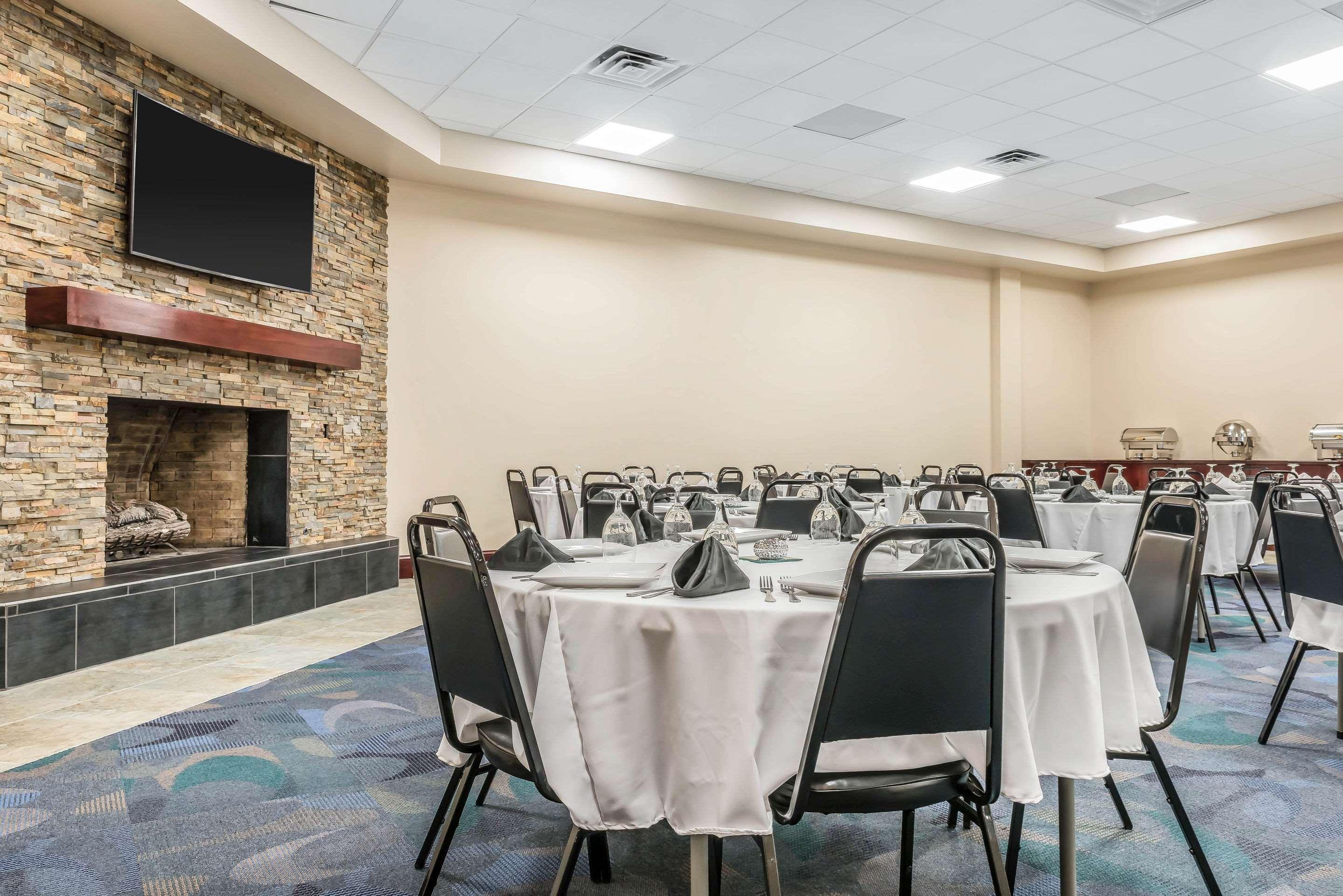 Clarion Inn Belle Vernon Екстер'єр фото