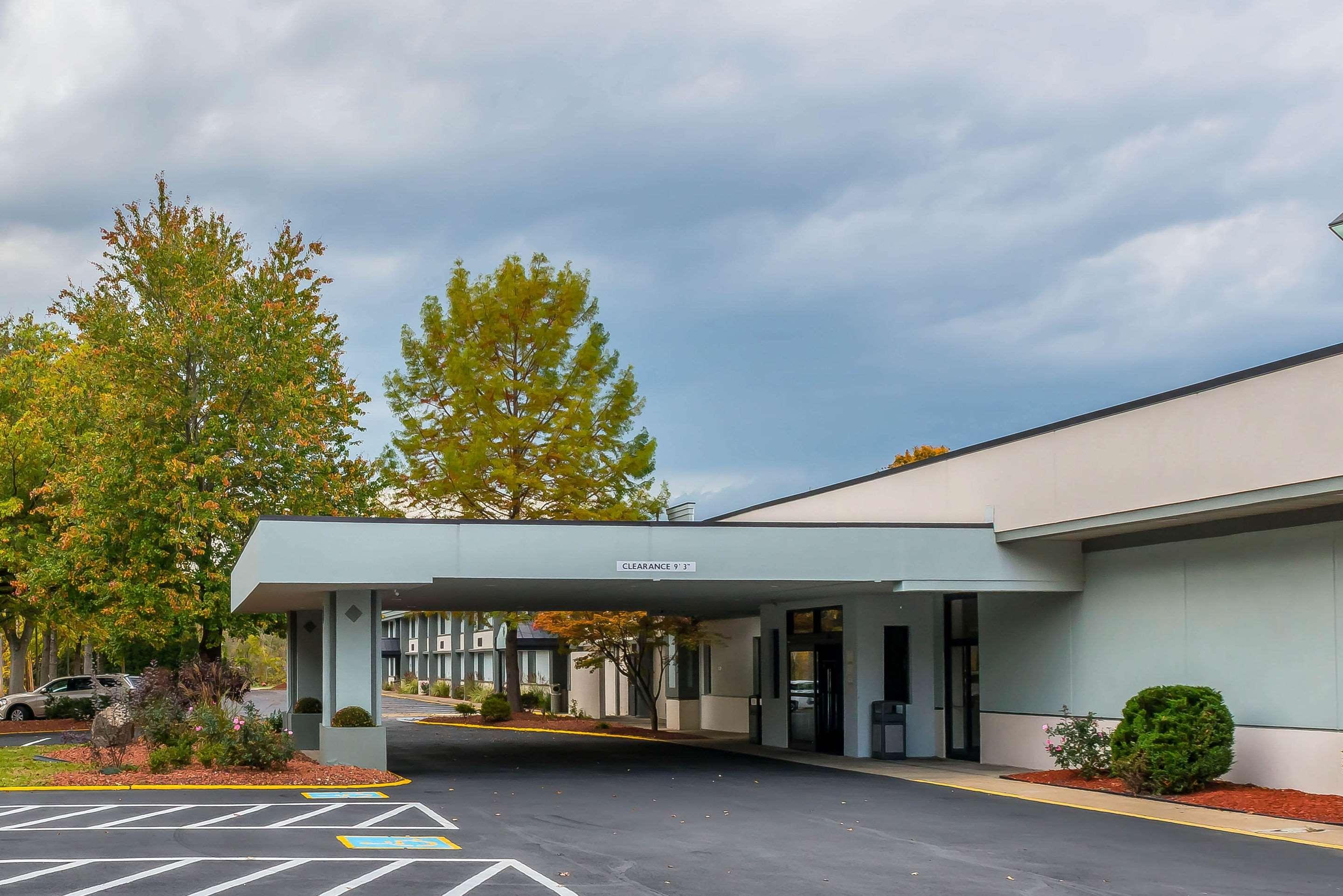 Clarion Inn Belle Vernon Екстер'єр фото