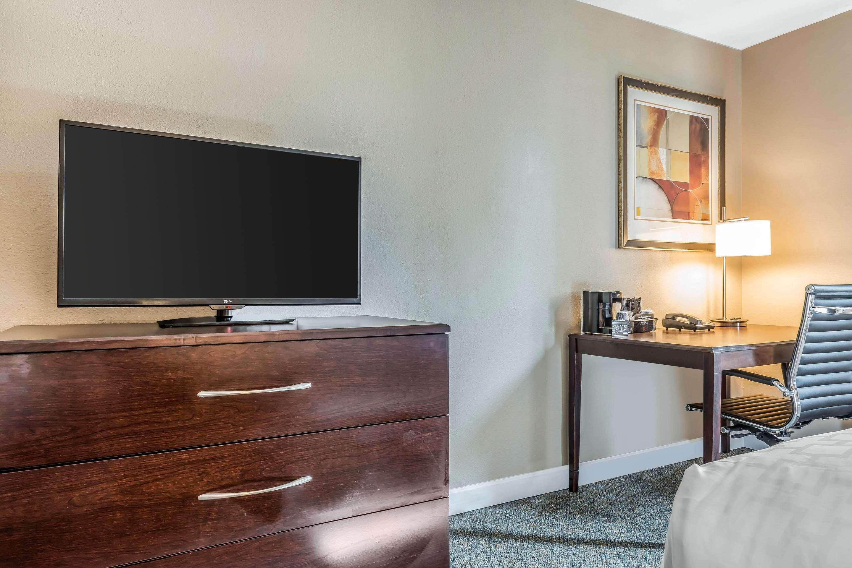 Clarion Inn Belle Vernon Екстер'єр фото