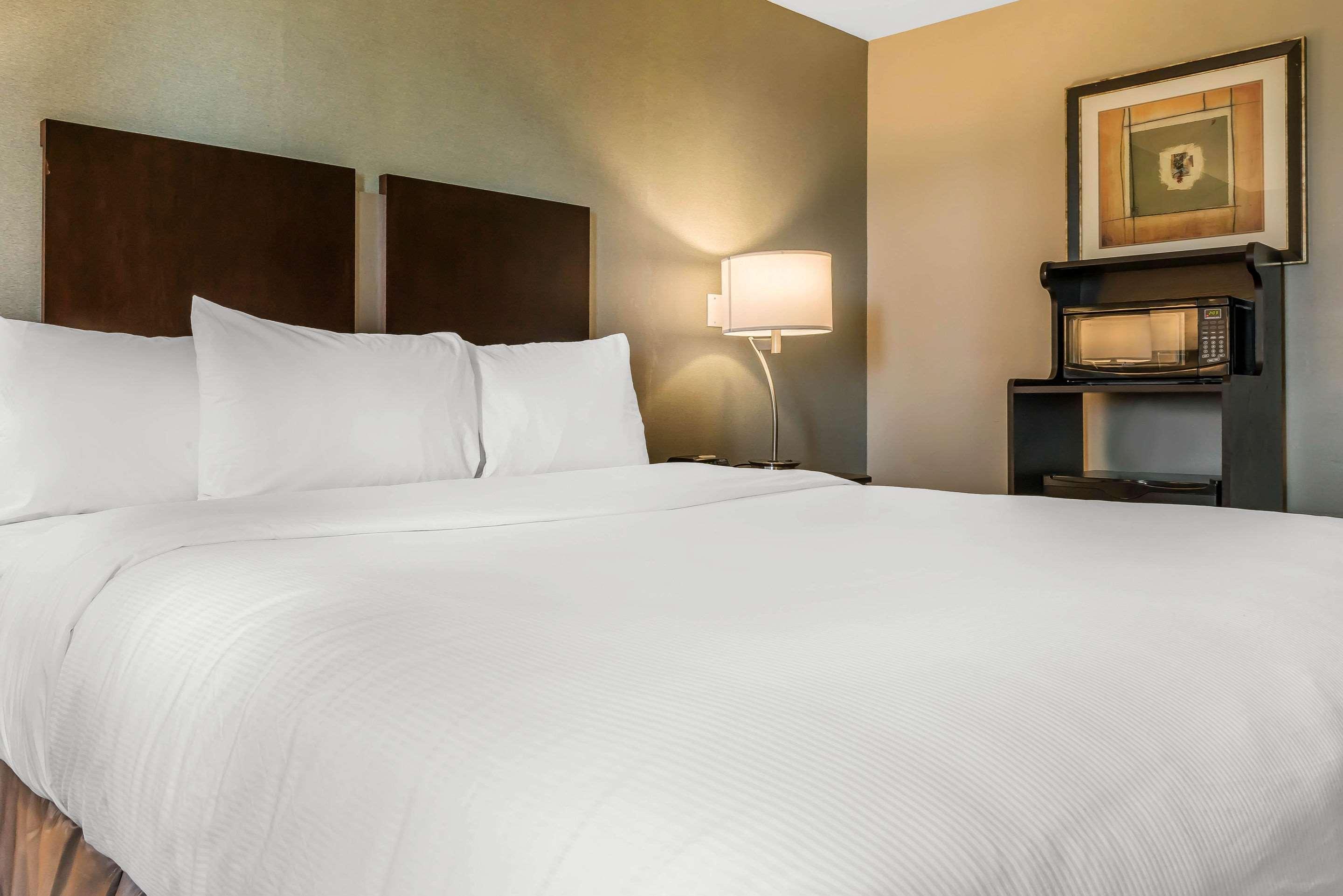 Clarion Inn Belle Vernon Екстер'єр фото