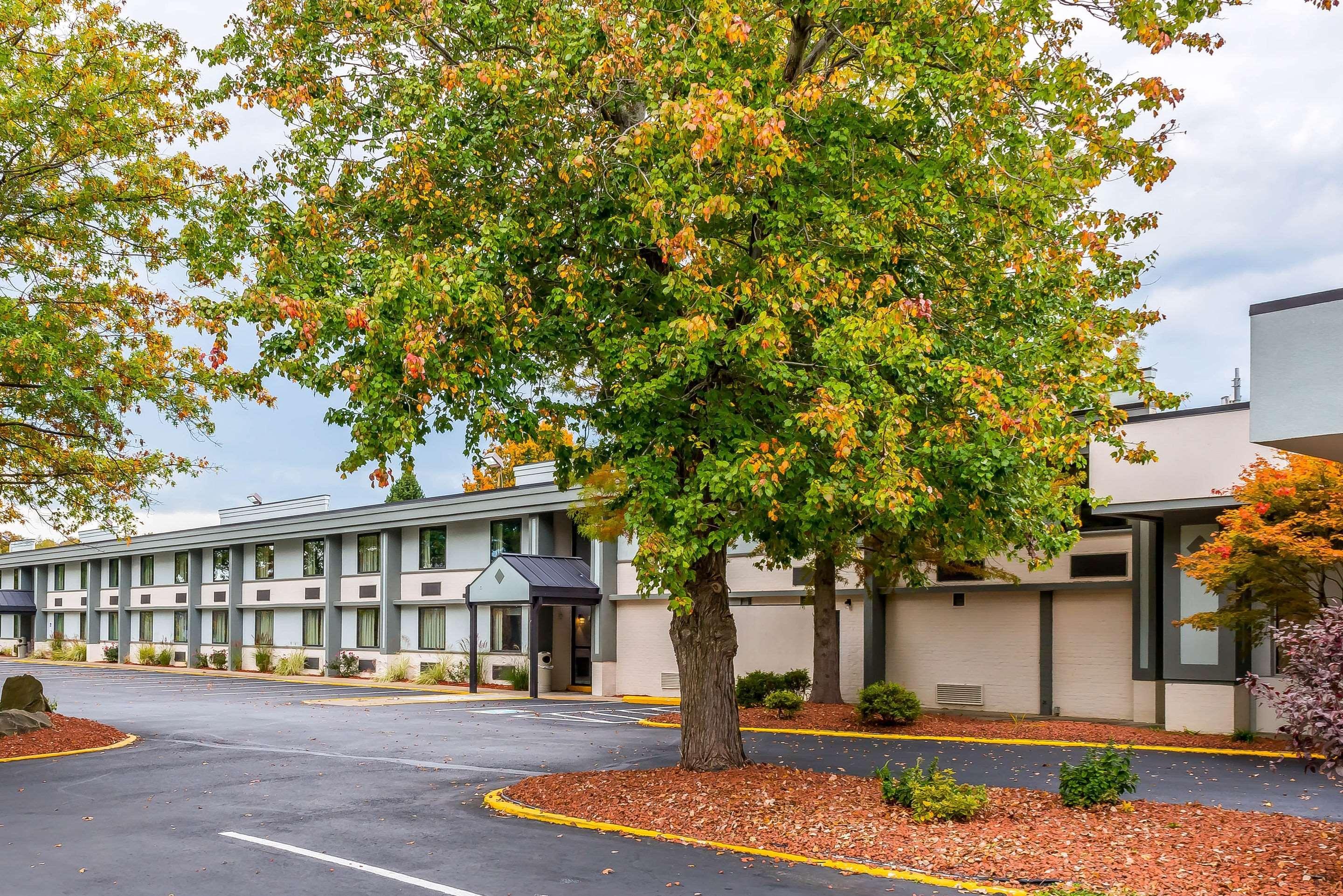Clarion Inn Belle Vernon Екстер'єр фото