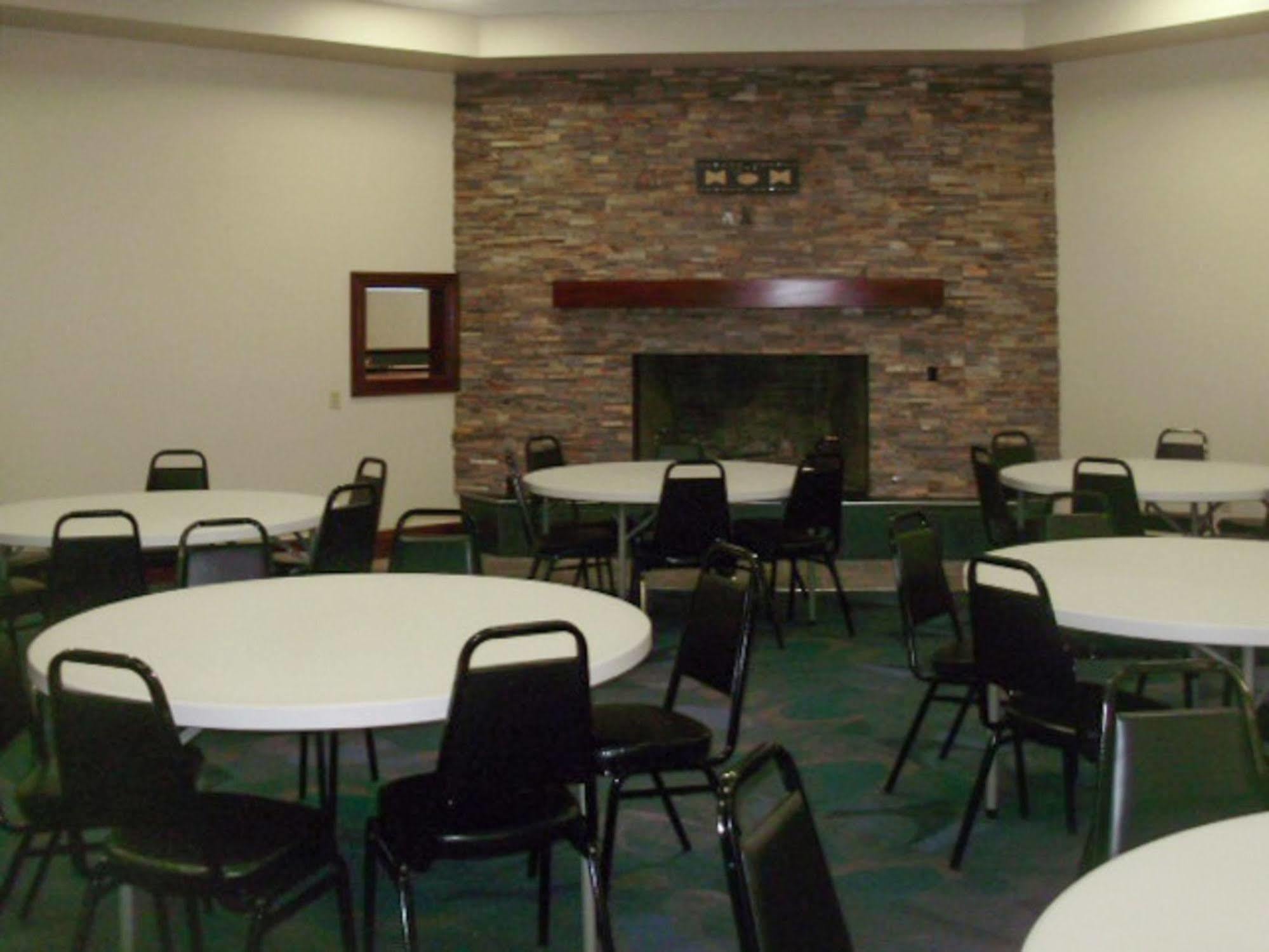 Clarion Inn Belle Vernon Екстер'єр фото