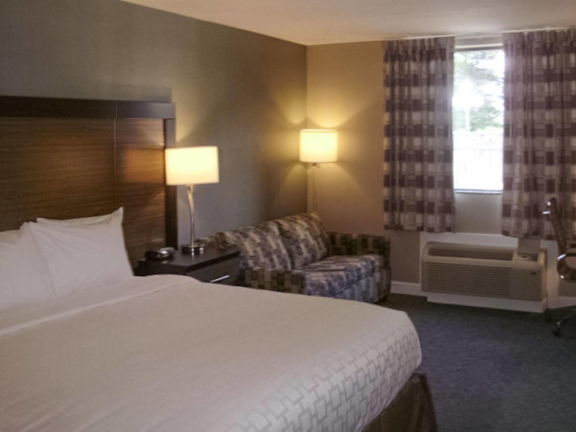 Clarion Inn Belle Vernon Екстер'єр фото