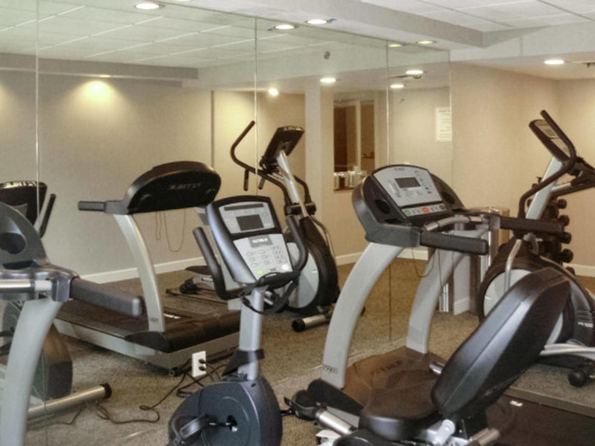 Clarion Inn Belle Vernon Екстер'єр фото